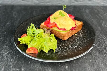 Бенедикт с лососем гравлакс