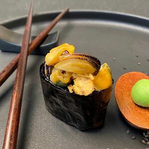 Гункан с мидиями