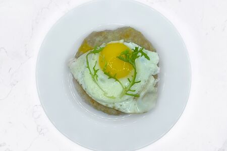 Бифштекс натуральный с яйцом