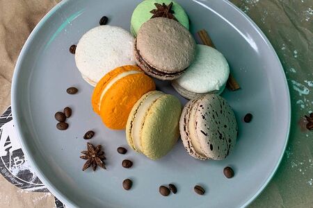 Макарон Соленая карамель