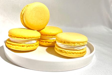 Макарон Манго-маракуйя