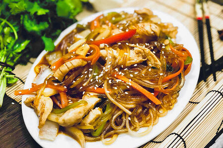 Стеклянная жареная лапша