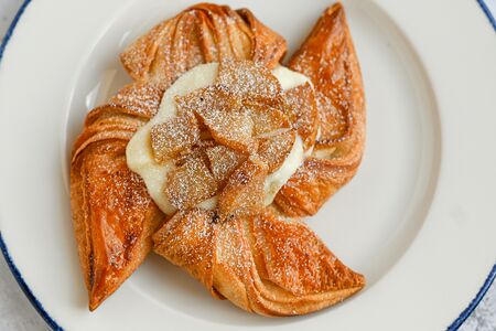 Дэниш с грушей