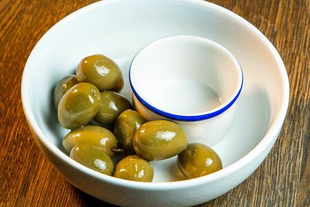 Маринованные оливки