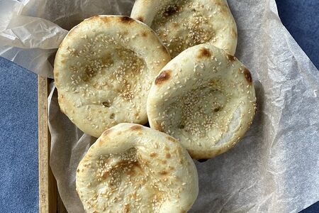 Лепешка с кунжутом