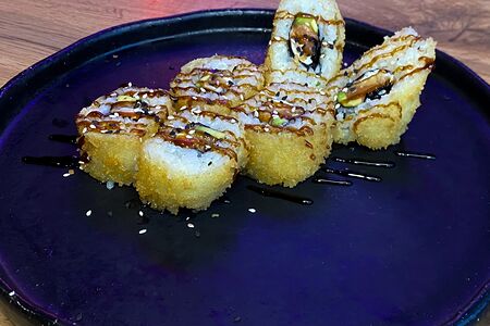 Лосось, угорь и сливочный сыр