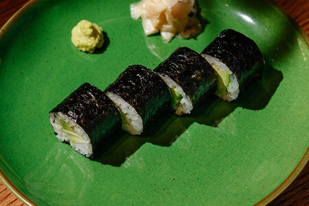 Ролл с авокадо