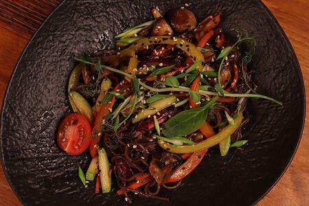 Соба с овощами и шампиньонами