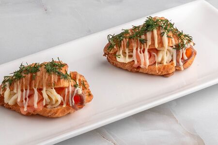 Круассан с семгой