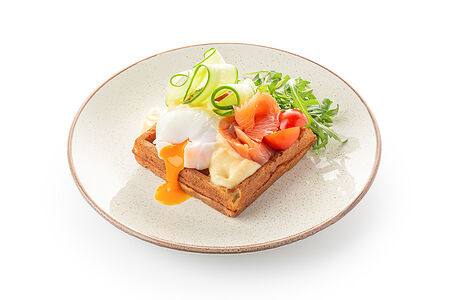 Картофельная вафля с лососем