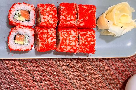 Ролл Калифорния с лососем