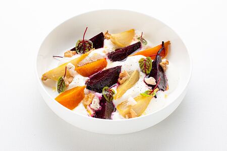 Фермерская свекла, горгонзола, грецкий орех