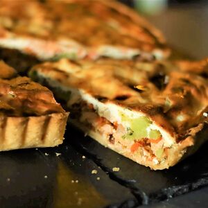 Киш с горбушей и брокколи - кусочек
