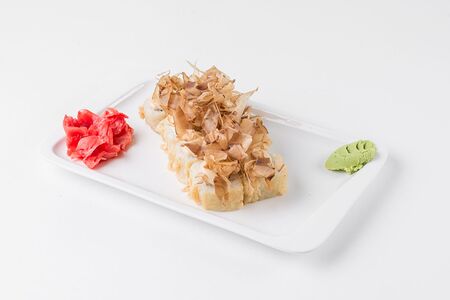 Горячий ролл с лососем