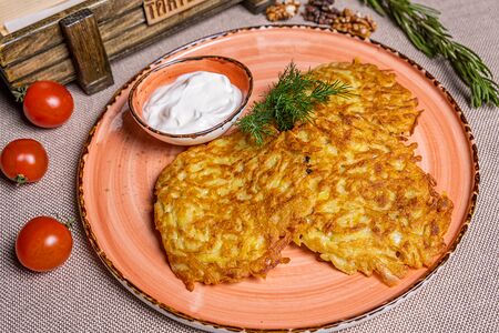 Драники картофельные со сметаной