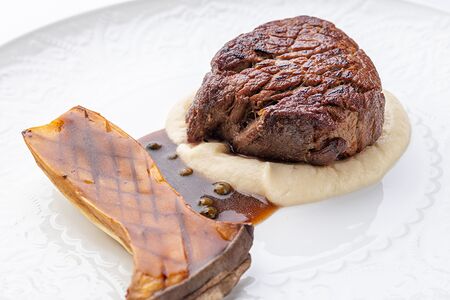 Филе миньон с кремом из сельдерея и грибами