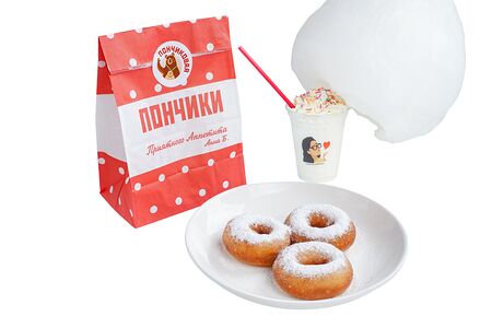 Пончики и молочный коктейль с сахарной ватой