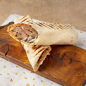 Люля-кебаб из говядины в лаваше половинка