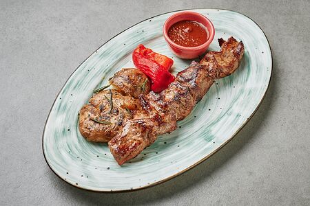 Шашлык из говядины с картофелем и печеным перцем