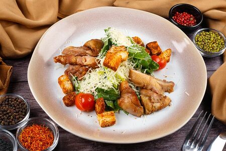 Салат Цезарь с курицей