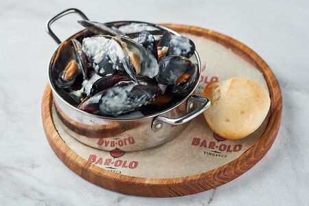 Мидии в соусе блю чиз