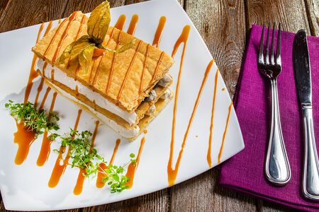 Мильфей с лесными ягодами