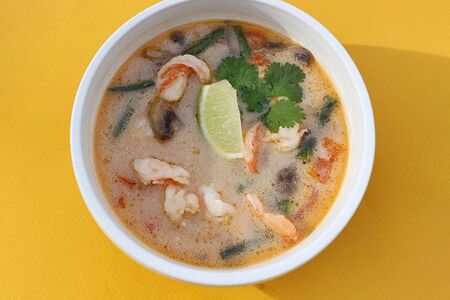 Суп Том Кха с курицей