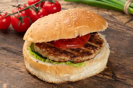 Бургер с куриной котлетой