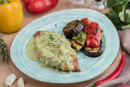 Куриная грудка по-критски с летним соусом