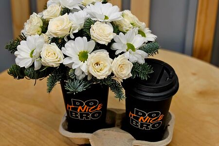 Комбо латте и композиция цветов