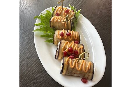Рулетики из баклажан