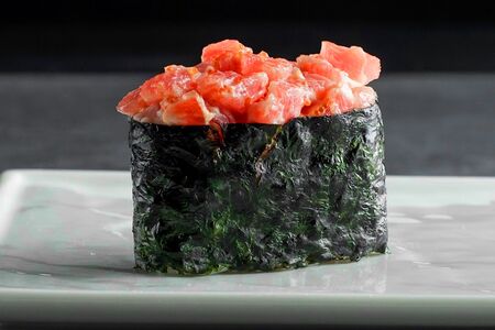 Гункан Спайси-тунец