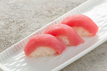 Суши Нигири с тунцом (1 шт.)