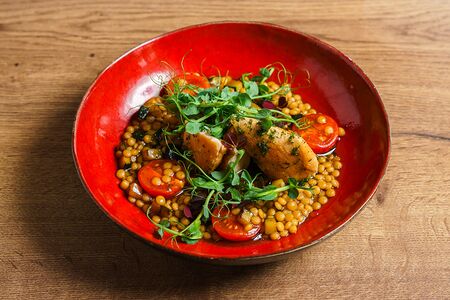 Куриная грудка су-вид с птитимом и соусом унаги