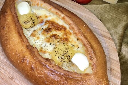 Хачапури по-аджарски большое