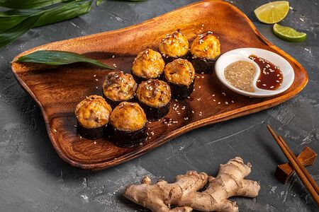 Запеченный лосось и сливочная креветка