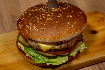 Гамбургер с бифштексом из курицы