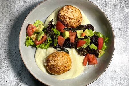 Котлеты из лосося с пюре из цветной капусты