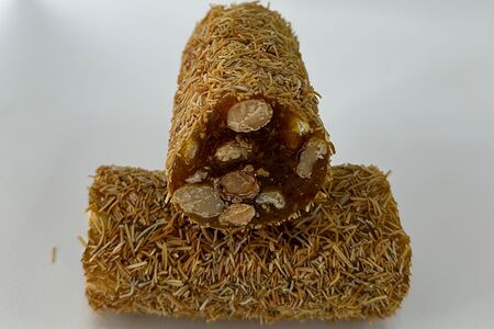 Смесь орехов в кадаифе