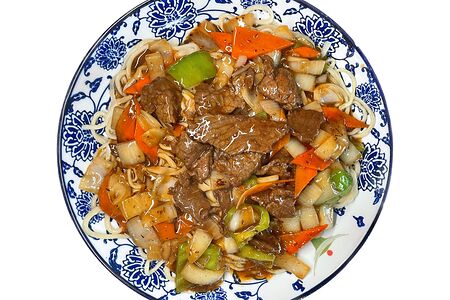 Отварная лапша с говядиной и зирой