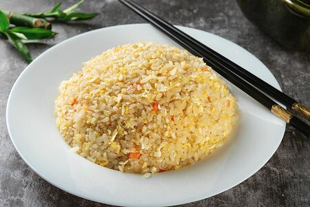 Жаренный рис с яйцом
