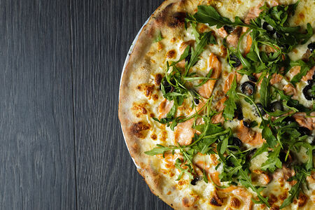 Пицца с лососем