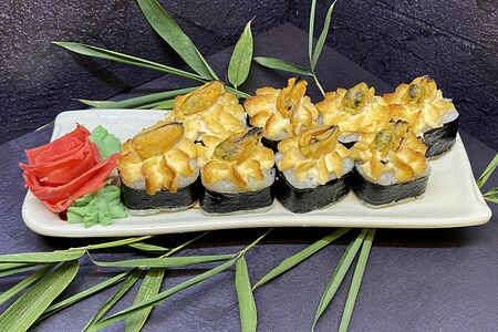 Ролл №120 Пикантные мидии запеченный