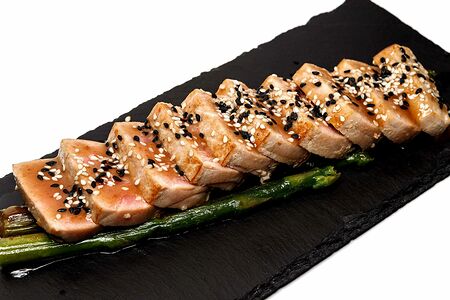 Тунец в соусе