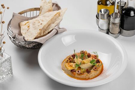 Хумус из авокадо с артишоками