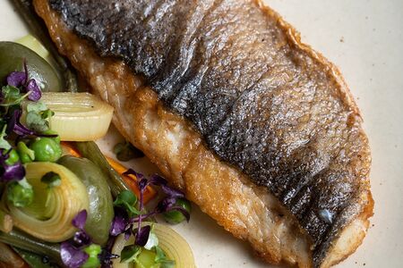 Филе сибаса с овощным соте