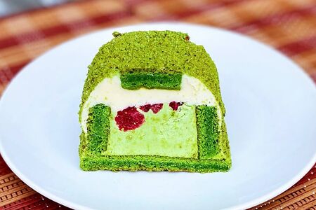 Пирожное террин малиново-фисташковый