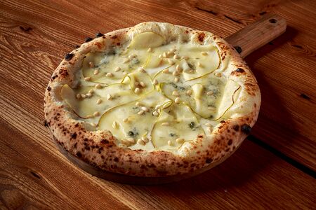 Пицца Горгонзола-груша