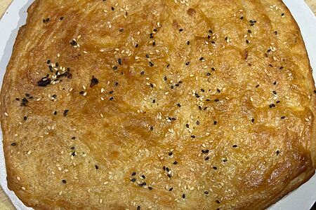 Лепёшка слоеная с луком