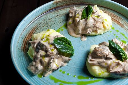 Бефстроганов с белыми грибами